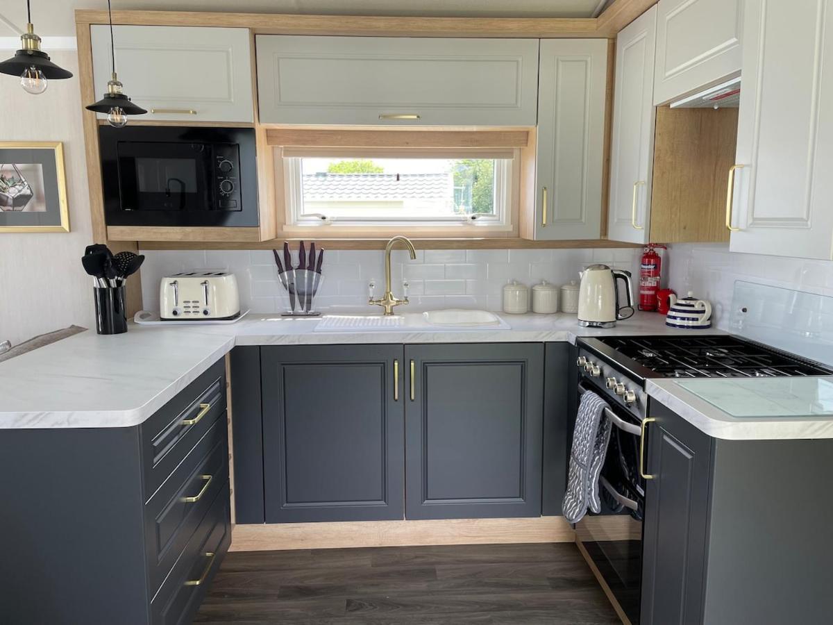 Luxury Caravan Cornwall Sleeps 4 Countryside View St Austell Exterior foto